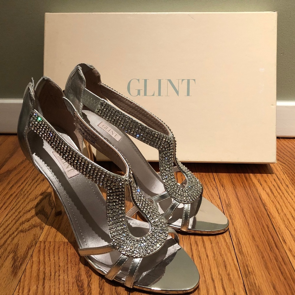 NWT Glint Rhinestone Silver Heels